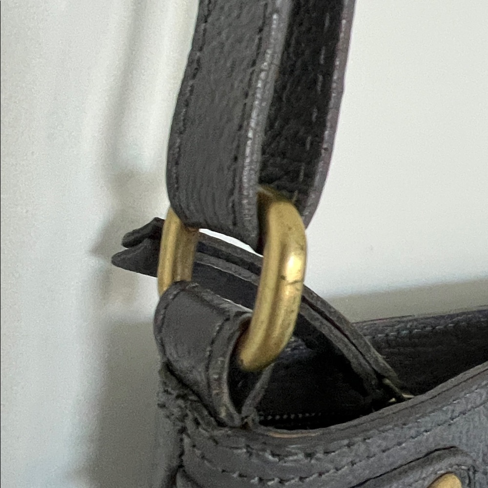 Born crossbody. - Picture 5 of 11